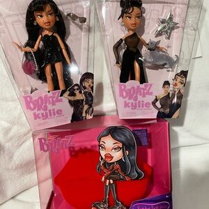 2 Bratz Kylie Jenner Dolls w/ Bratz Lip Couch